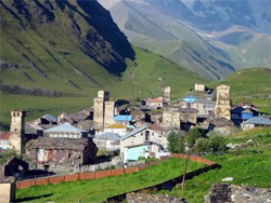 Un piccolo villaggio Georgiano attuale che rende bene l'idea del territorio.
